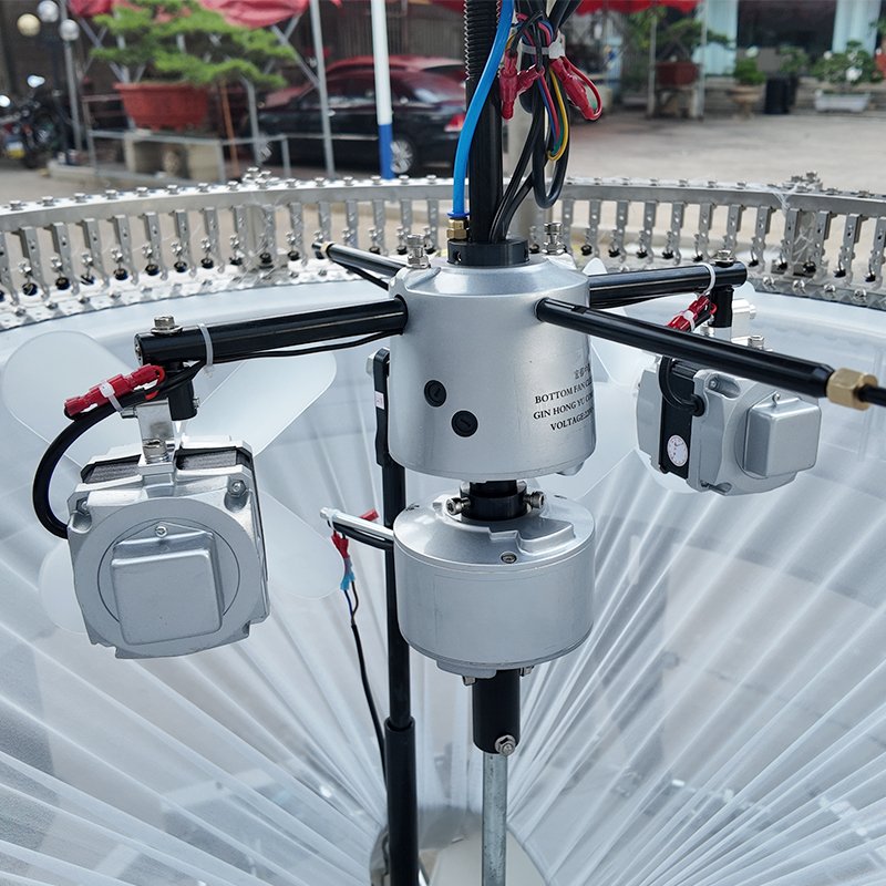 Top-mounted sealed cleaning motor and high-pressure fan blades for lint removal on circular knitting equipment